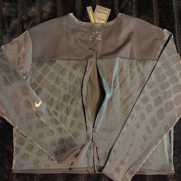 Nike Running Shirt - Picture 8 of 8